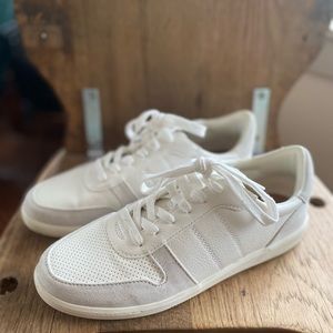 Universal Thread- Rena Sneaker